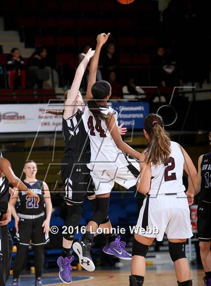 Thumbnail 3 in Ossining vs New Rochelle (Section 1 Class AA Semifinal) photogallery.