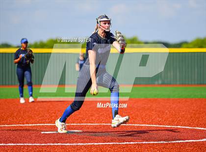 Thumbnail 3 in Lake Creek vs Georgetown (UIL 5A Reg III Final) photogallery.
