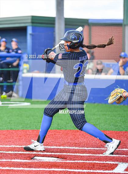 Thumbnail 3 in Lake Creek vs Georgetown (UIL 5A Reg III Final) photogallery.