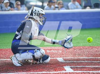 Thumbnail 1 in Lake Creek vs Georgetown (UIL 5A Reg III Final) photogallery.