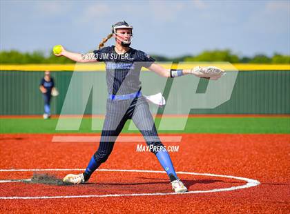 Thumbnail 2 in Lake Creek vs Georgetown (UIL 5A Reg III Final) photogallery.