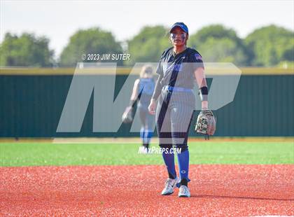 Thumbnail 3 in Lake Creek vs Georgetown (UIL 5A Reg III Final) photogallery.