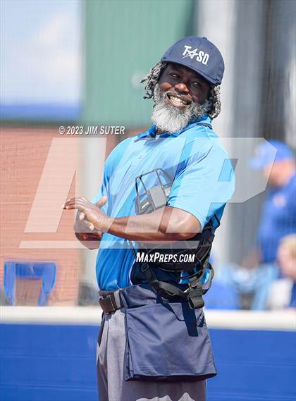 Thumbnail 3 in Lake Creek vs Georgetown (UIL 5A Reg III Final) photogallery.