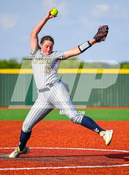 Thumbnail 1 in Lake Creek vs Georgetown (UIL 5A Reg III Final) photogallery.