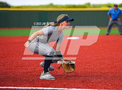 Thumbnail 3 in Lake Creek vs Georgetown (UIL 5A Reg III Final) photogallery.