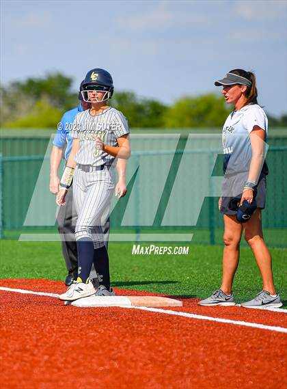 Thumbnail 3 in Lake Creek vs Georgetown (UIL 5A Reg III Final) photogallery.