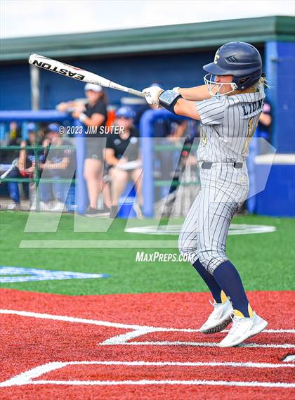 Thumbnail 3 in Lake Creek vs Georgetown (UIL 5A Reg III Final) photogallery.