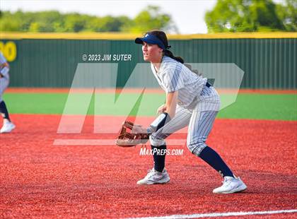 Thumbnail 3 in Lake Creek vs Georgetown (UIL 5A Reg III Final) photogallery.