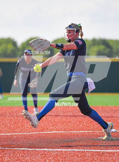 Thumbnail 3 in Lake Creek vs Georgetown (UIL 5A Reg III Final) photogallery.