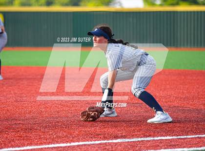 Thumbnail 2 in Lake Creek vs Georgetown (UIL 5A Reg III Final) photogallery.