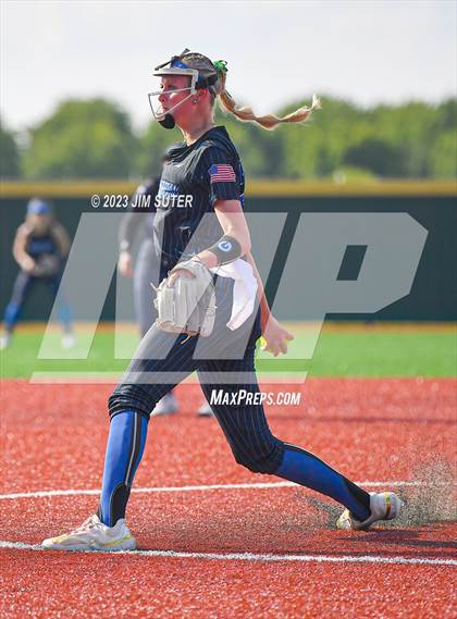 Thumbnail 2 in Lake Creek vs Georgetown (UIL 5A Reg III Final) photogallery.