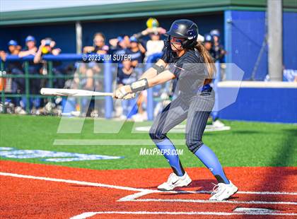 Thumbnail 3 in Lake Creek vs Georgetown (UIL 5A Reg III Final) photogallery.