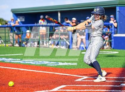 Thumbnail 1 in Lake Creek vs Georgetown (UIL 5A Reg III Final) photogallery.