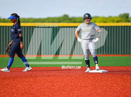 Thumbnail 3 in Lake Creek vs Georgetown (UIL 5A Reg III Final) photogallery.