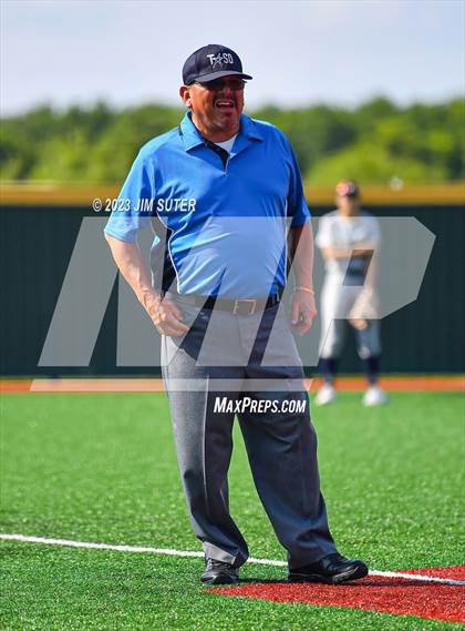 Thumbnail 2 in Lake Creek vs Georgetown (UIL 5A Reg III Final) photogallery.