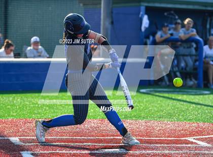 Thumbnail 2 in Lake Creek vs Georgetown (UIL 5A Reg III Final) photogallery.
