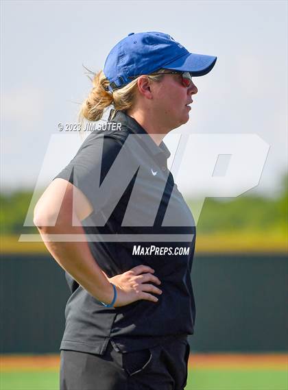 Thumbnail 3 in Lake Creek vs Georgetown (UIL 5A Reg III Final) photogallery.