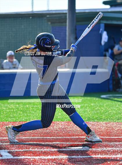 Thumbnail 3 in Lake Creek vs Georgetown (UIL 5A Reg III Final) photogallery.