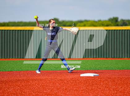 Thumbnail 1 in Lake Creek vs Georgetown (UIL 5A Reg III Final) photogallery.