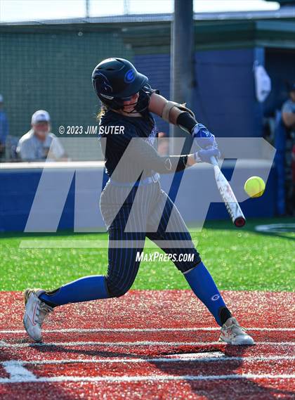 Thumbnail 3 in Lake Creek vs Georgetown (UIL 5A Reg III Final) photogallery.