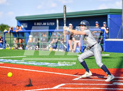 Thumbnail 3 in Lake Creek vs Georgetown (UIL 5A Reg III Final) photogallery.