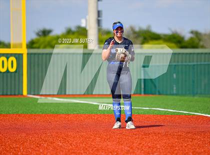 Thumbnail 1 in Lake Creek vs Georgetown (UIL 5A Reg III Final) photogallery.