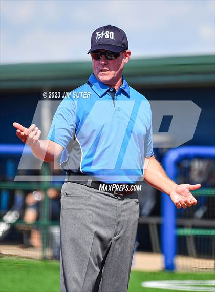 Thumbnail 3 in Lake Creek vs Georgetown (UIL 5A Reg III Final) photogallery.