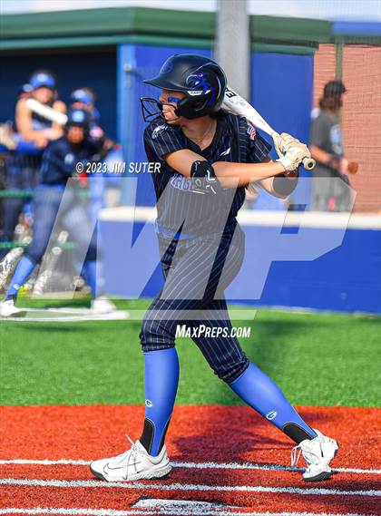 Thumbnail 3 in Lake Creek vs Georgetown (UIL 5A Reg III Final) photogallery.