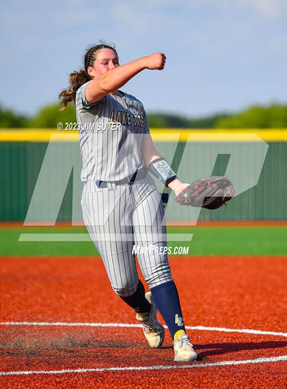 Thumbnail 1 in Lake Creek vs Georgetown (UIL 5A Reg III Final) photogallery.