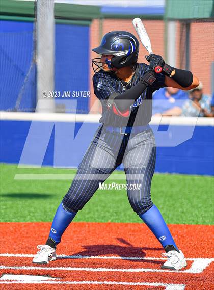Thumbnail 3 in Lake Creek vs Georgetown (UIL 5A Reg III Final) photogallery.