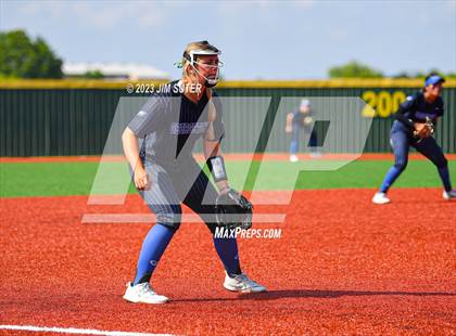 Thumbnail 3 in Lake Creek vs Georgetown (UIL 5A Reg III Final) photogallery.