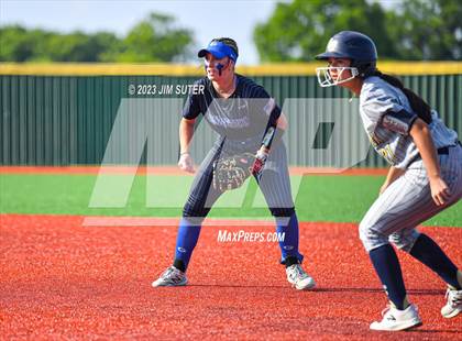 Thumbnail 3 in Lake Creek vs Georgetown (UIL 5A Reg III Final) photogallery.