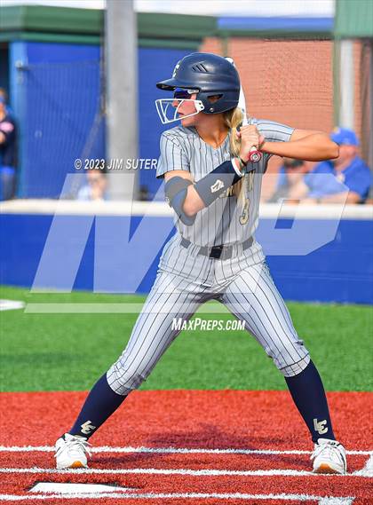 Thumbnail 3 in Lake Creek vs Georgetown (UIL 5A Reg III Final) photogallery.