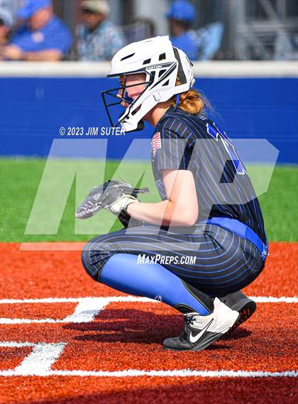 Thumbnail 1 in Lake Creek vs Georgetown (UIL 5A Reg III Final) photogallery.