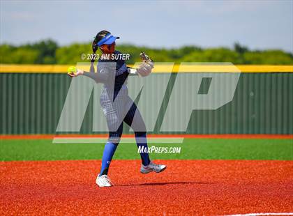Thumbnail 3 in Lake Creek vs Georgetown (UIL 5A Reg III Final) photogallery.