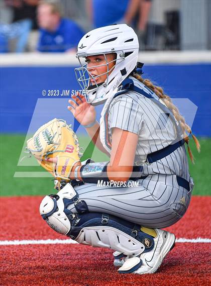 Thumbnail 3 in Lake Creek vs Georgetown (UIL 5A Reg III Final) photogallery.