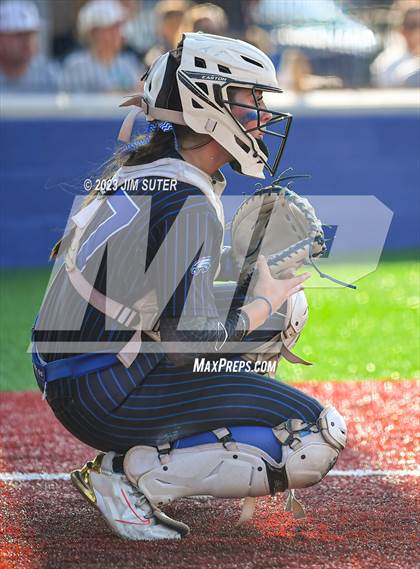 Thumbnail 1 in Lake Creek vs Georgetown (UIL 5A Reg III Final) photogallery.
