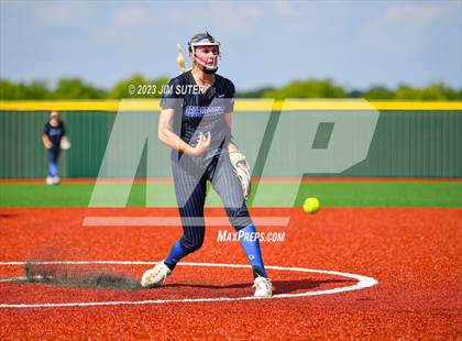 Thumbnail 3 in Lake Creek vs Georgetown (UIL 5A Reg III Final) photogallery.
