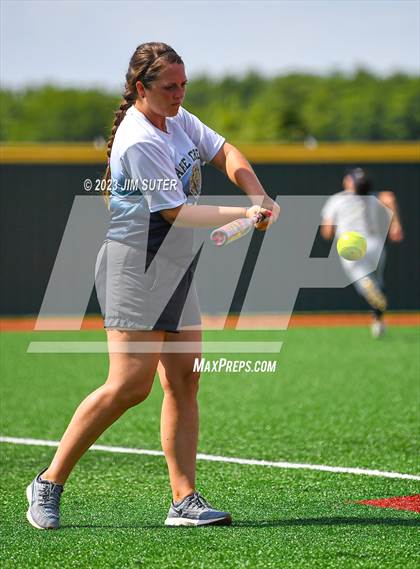 Thumbnail 2 in Lake Creek vs Georgetown (UIL 5A Reg III Final) photogallery.