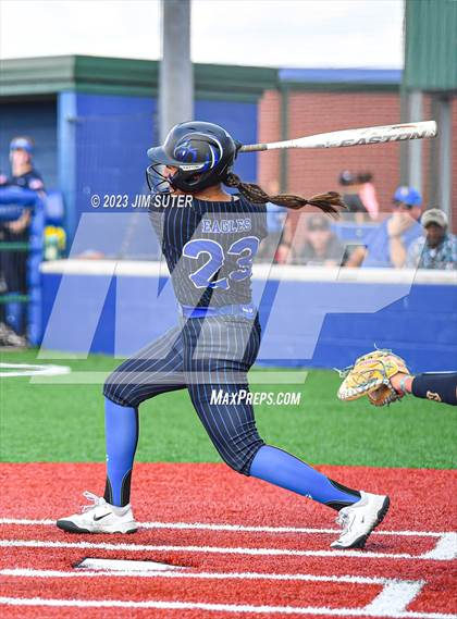 Thumbnail 1 in Lake Creek vs Georgetown (UIL 5A Reg III Final) photogallery.
