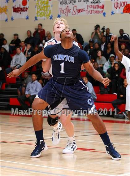 Thumbnail 3 in Compton vs. Loyola (Pacific Shores Tournament) photogallery.
