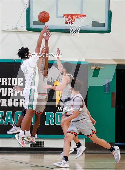 Thumbnail 2 in Lincoln vs Eagle Rock photogallery.