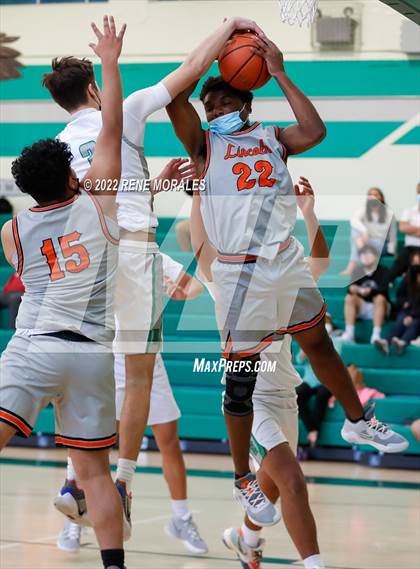 Thumbnail 3 in Lincoln vs Eagle Rock photogallery.