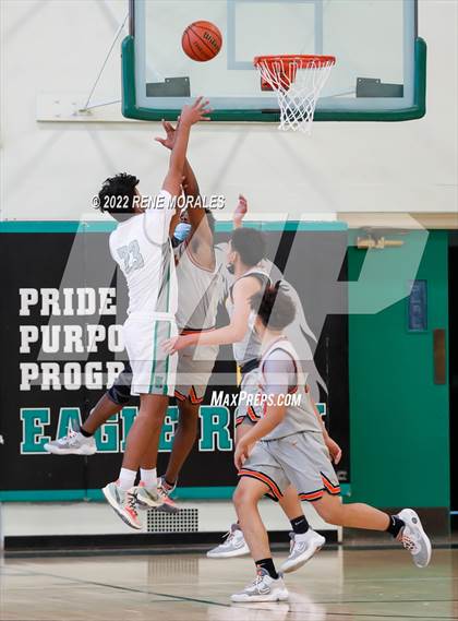 Thumbnail 3 in Lincoln vs Eagle Rock photogallery.