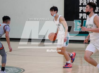 Thumbnail 3 in Lincoln vs Eagle Rock photogallery.