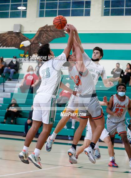 Thumbnail 3 in Lincoln vs Eagle Rock photogallery.