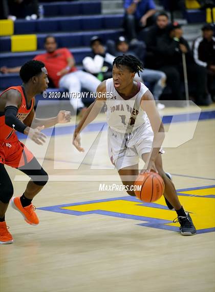 Thumbnail 3 in Iona Prep vs. Jefferson (Empire Invitational) photogallery.
