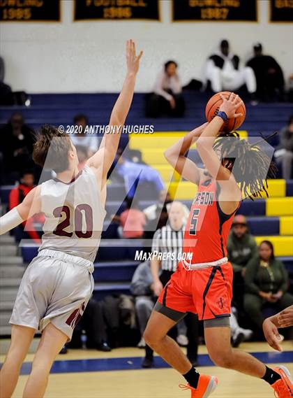 Thumbnail 3 in Iona Prep vs. Jefferson (Empire Invitational) photogallery.