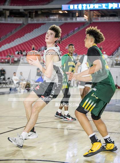 Thumbnail 3 in Damien vs Mater Dei (Section 7 Arizona Tournament) photogallery.
