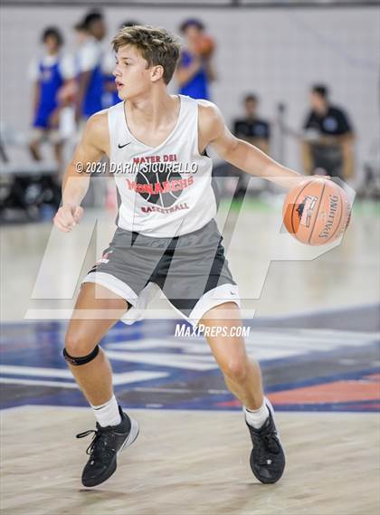 Thumbnail 2 in Damien vs Mater Dei (Section 7 Arizona Tournament) photogallery.